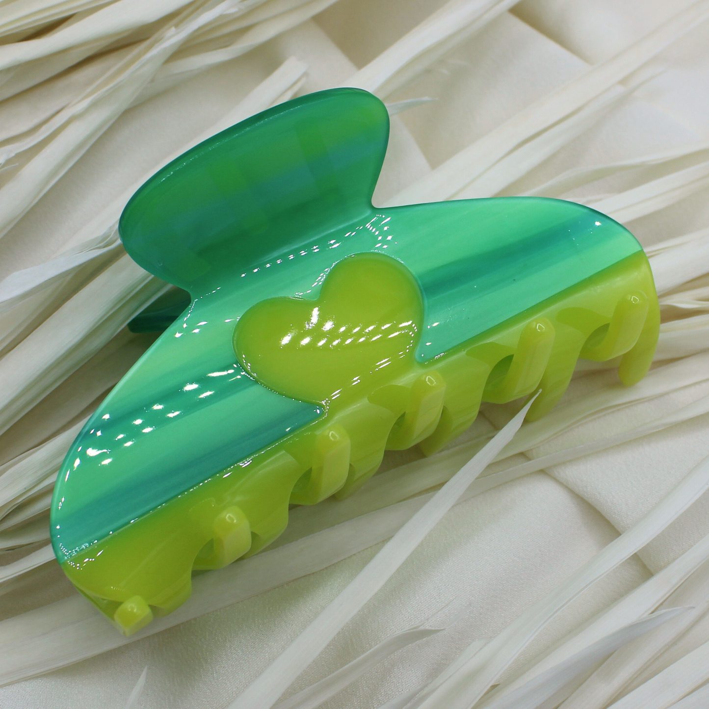 Aera Cellulose Acetate Hair Claw Clip