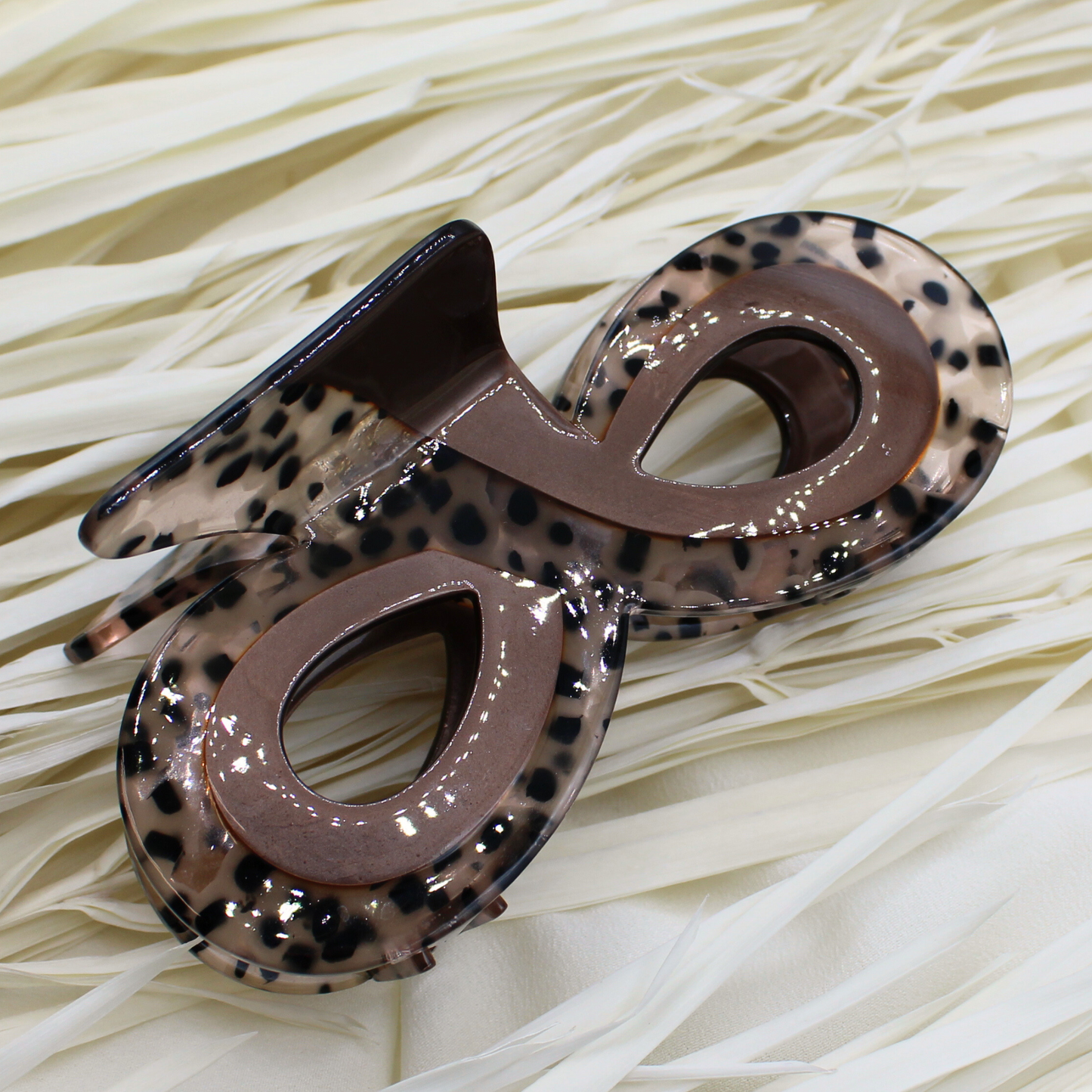 Aki Infinity Cellulose Acetate Hair Claw Clips