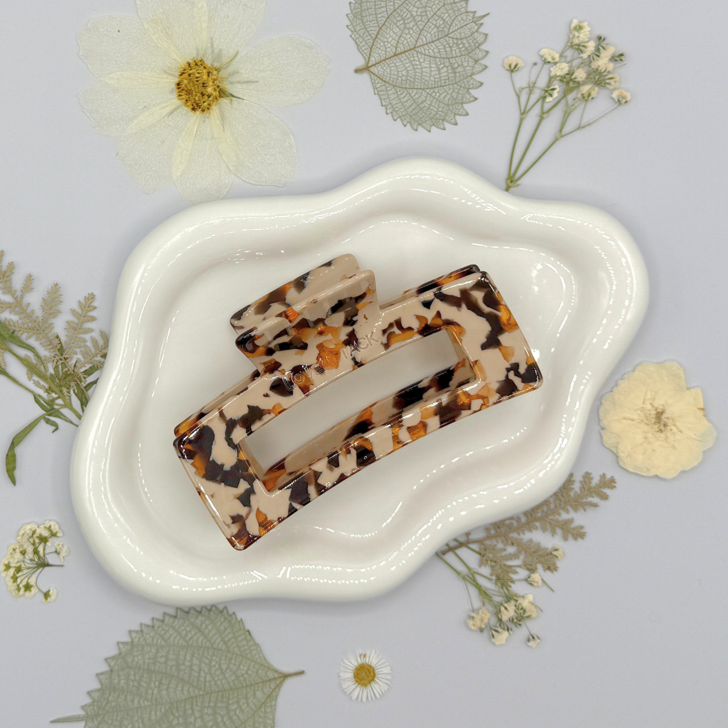 Aven Cellulose Acetate Hair Claw Clips