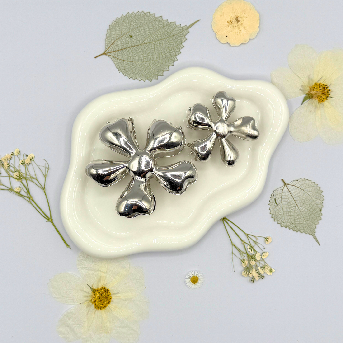 Nali Flower Metal Hair Claw Clips