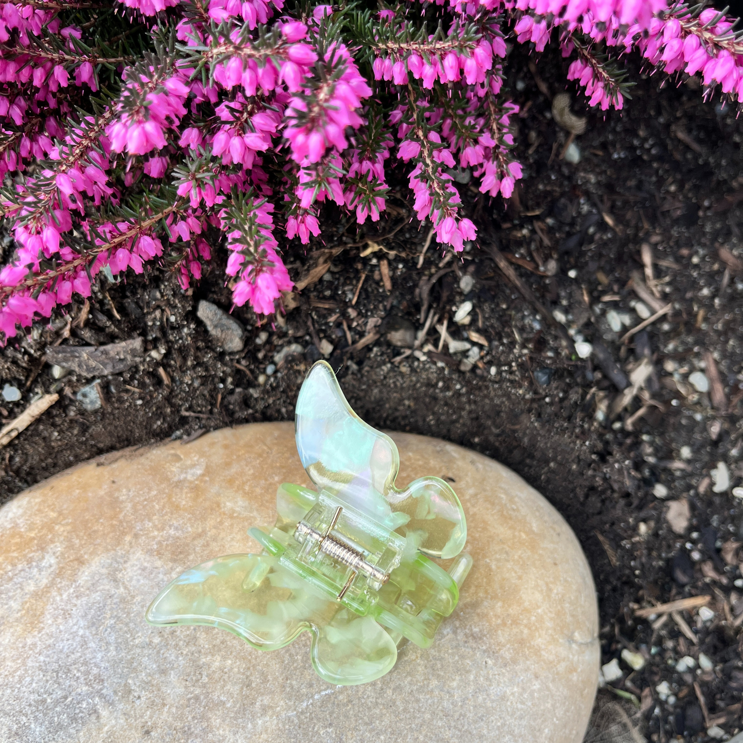 Amelia Cellulose Acetate Hair Claw Clip - Lime Green