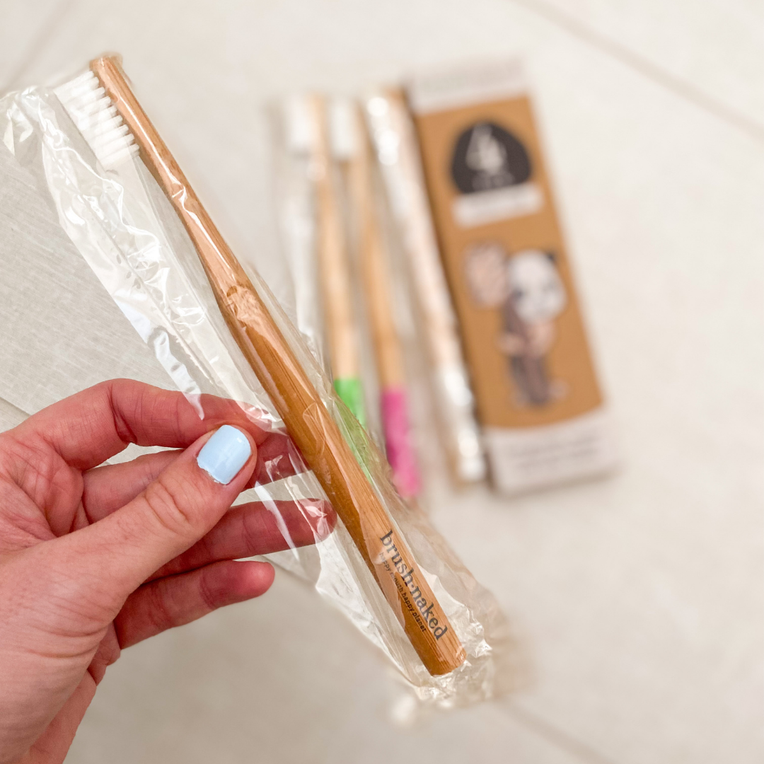Paquet de 4 brosses à dents en nylon et bambou pour adultes